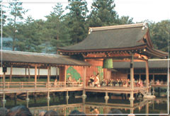 池の上舞台